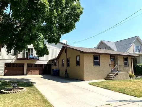 1919 8th St, Peru, IL 61354