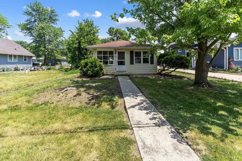 515 2nd St, Lemont, IL 60439