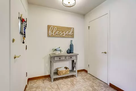 921 Beverly Dr, Wheeling, IL 60090 photo 2