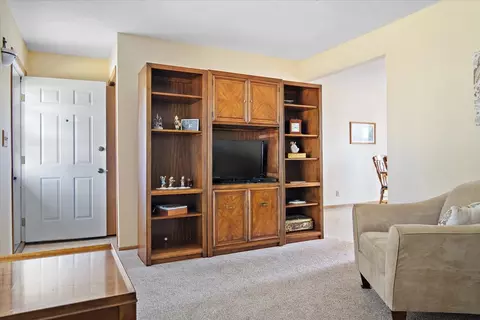 5 Ivey Ct, Bloomington, IL 61701 photo 2