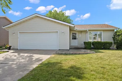 5 Ivey Ct, Bloomington, IL 61701