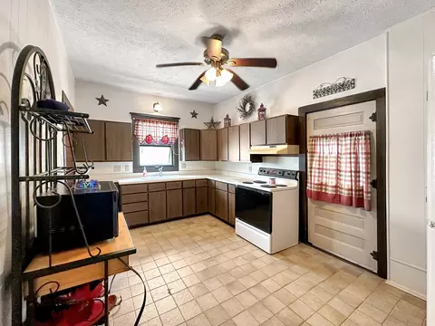 110 E Roosevelt St, Freeport, IL 61032 photo 6