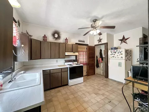 110 E Roosevelt St, Freeport, IL 61032 photo 8