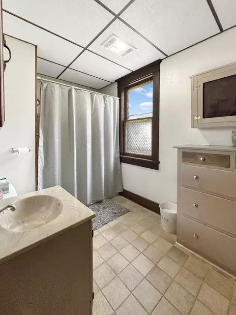 110 E Roosevelt St, Freeport, IL 61032 photo 15