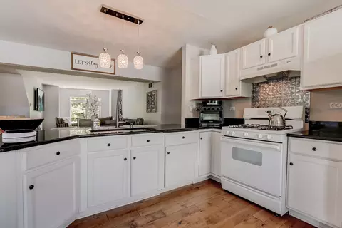 429 E Willow St, Elburn, IL 60119 photo 9