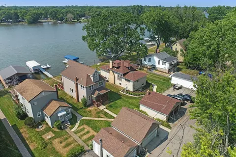 1118 River Terrace Dr, Johnsburg, IL 60051