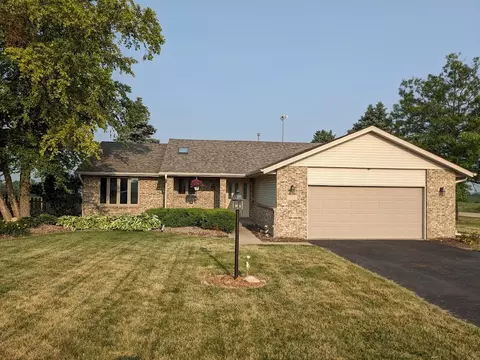 414 Heeren Dr, Winnebago, IL 61088