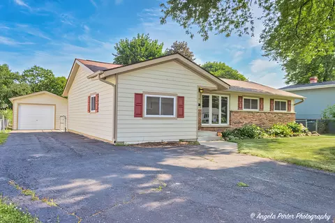 3907 Maple Ave, Mchenry, IL 60050 photo 2