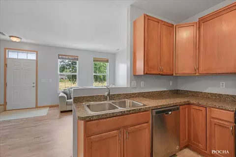 93 E Robinson Ave, Cortland, IL 60112 photo 4