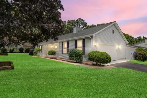 121 Pheasant Trl, Lake In The Hills, IL 60156