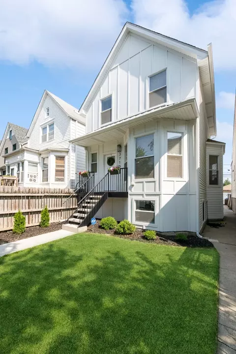 3710 W Dickens Ave, Chicago, IL 60647