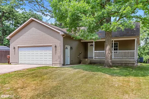 8806 Dorr Rd, Wonder Lake, IL 60097