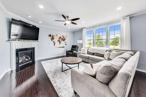 255 Sonora Dr, Elgin, IL 60124 photo 4