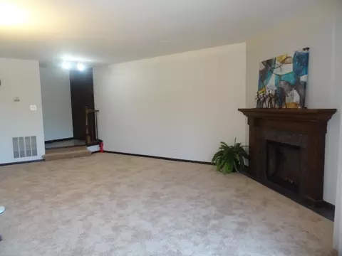 1658 Dover Ct #C, Wheaton, IL 60189 photo 2