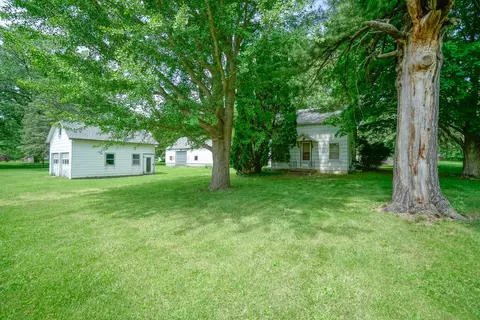 1858 Center St, Amboy, IL 61310