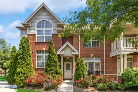 404 Callie Ct #1A, Morton Grove, IL 60053