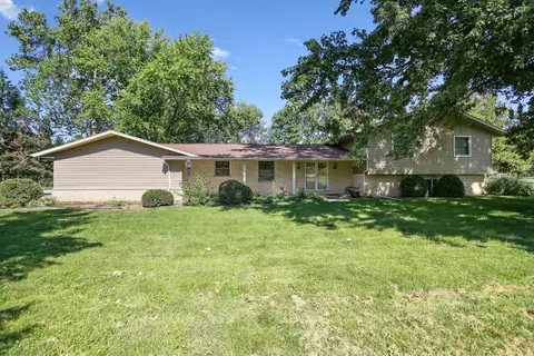 11 Woodland Dr, White Heath, IL 61884