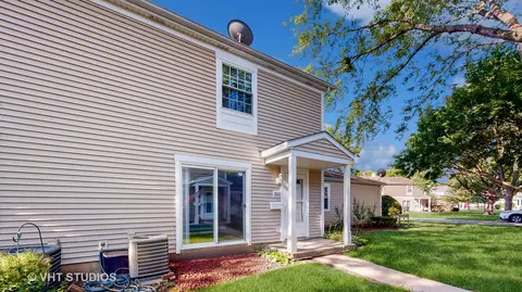 1202 Spur Ct #1202, Wheeling, IL 60090 photo 3