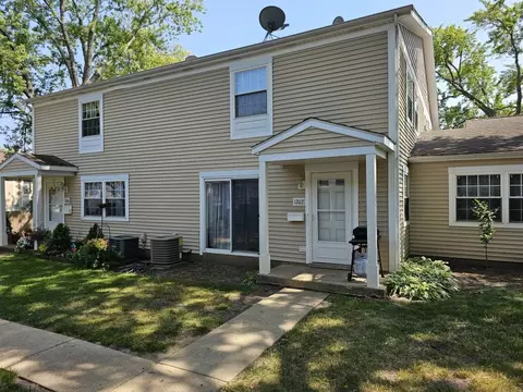 1202 Spur Ct #1202, Wheeling, IL 60090