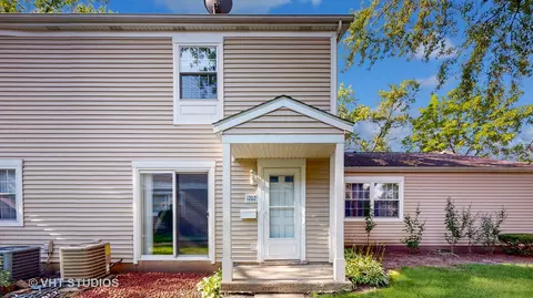 1202 Spur Ct #1202, Wheeling, IL 60090 photo 2
