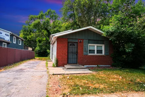 13340 S Tripp St, Robbins, IL 60472