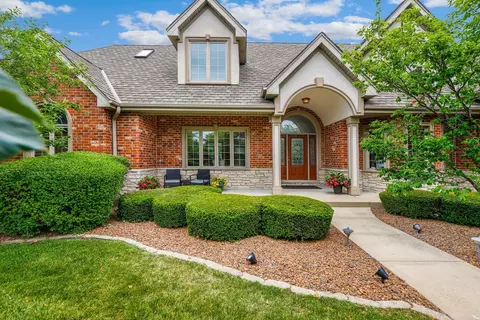 51 Long Cove Dr, Lemont, IL 60439