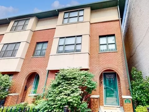 813 N Harlem Ave, Oak Park, IL 60302