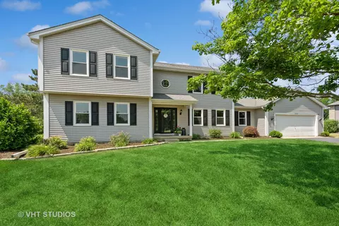 2310 Crystal Cir, Crystal Lake, IL 60012