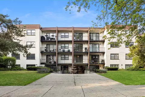 1629 W Sherwin Ave #303, Chicago, IL 60626