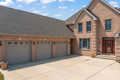 718 Edgewater Dr, Morris, IL 60450 photo 4