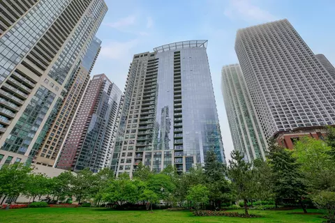 201 N Westshore Dr #1908, Chicago, IL 60601