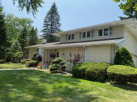 2 S Rebecca St, Glenwood, IL 60425