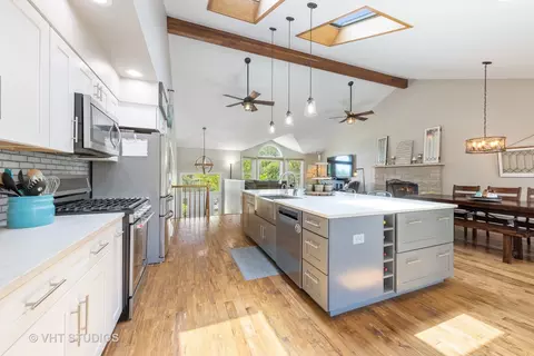 419 W Thomas Rd, Wheaton, IL 60187 photo 6