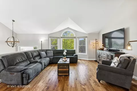 419 W Thomas Rd, Wheaton, IL 60187 photo 3