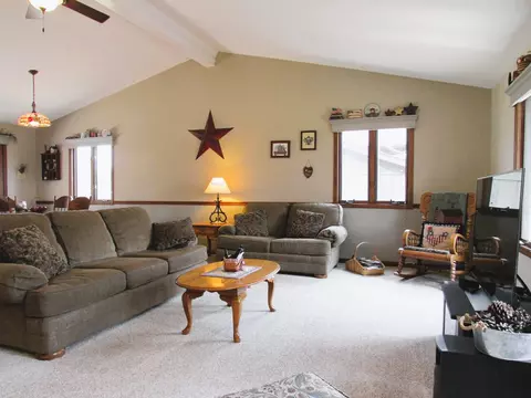 906 Fortress Dr, Mchenry, IL 60050 photo 11