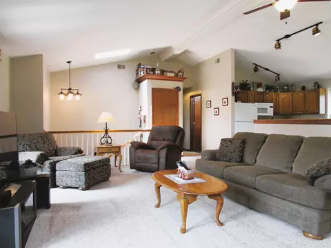 906 Fortress Dr, Mchenry, IL 60050 photo 13
