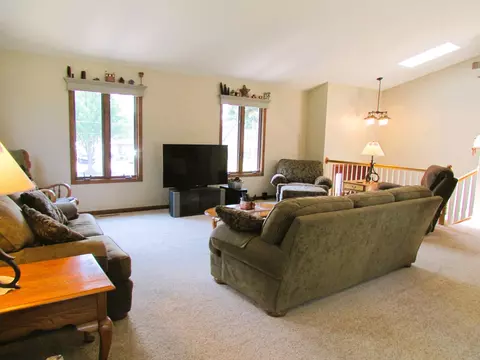 906 Fortress Dr, Mchenry, IL 60050 photo 9