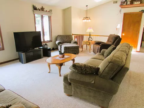 906 Fortress Dr, Mchenry, IL 60050 photo 12