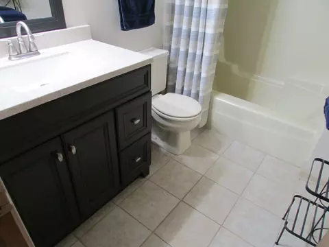 906 Fortress Dr, Mchenry, IL 60050 photo 16