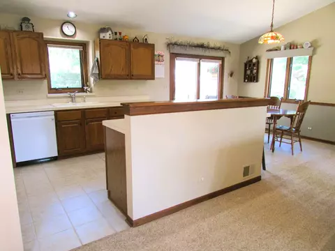 906 Fortress Dr, Mchenry, IL 60050 photo 6