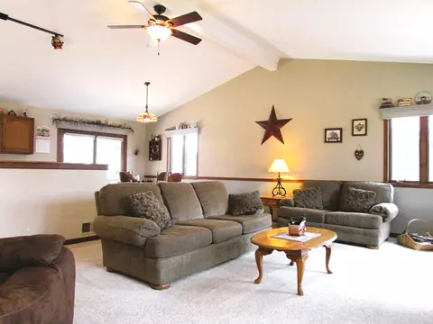 906 Fortress Dr, Mchenry, IL 60050 photo 10
