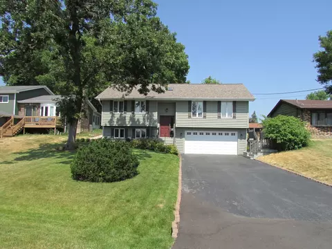 906 Fortress Dr, Mchenry, IL 60050