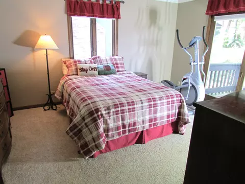 906 Fortress Dr, Mchenry, IL 60050 photo 19