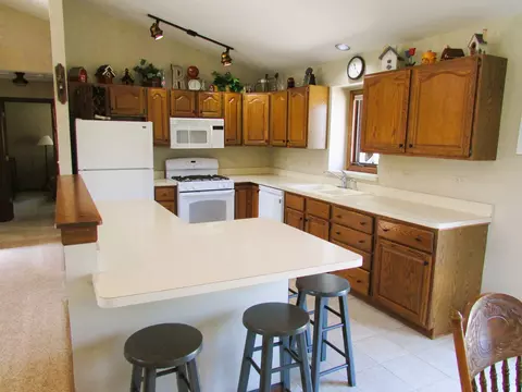 906 Fortress Dr, Mchenry, IL 60050 photo 4