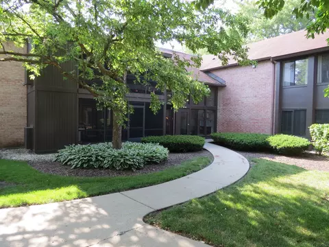 720 Saint Andrews Ln #33, Crystal Lake, IL 60012