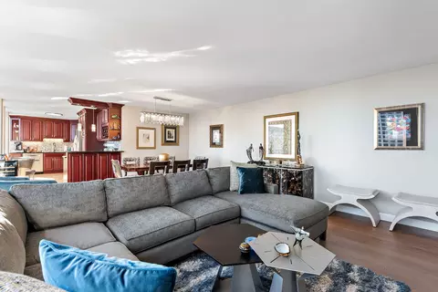 111 E Chestnut St #35C, Chicago, IL 60611 photo 4