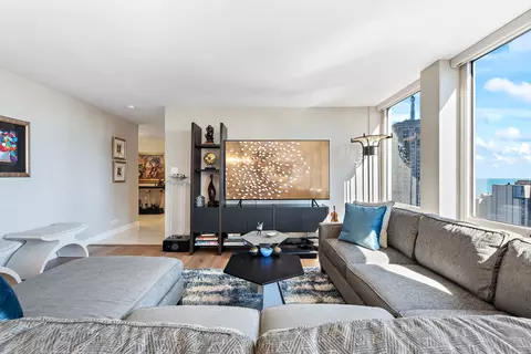 111 E Chestnut St #35C, Chicago, IL 60611 photo 3