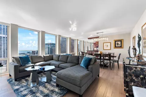 111 E Chestnut St #35C, Chicago, IL 60611 photo 2