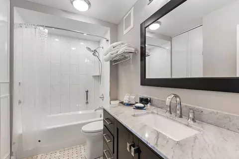 111 E Chestnut St #35C, Chicago, IL 60611 photo 18