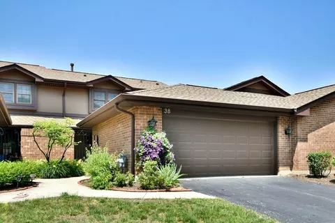 38 Prairie Dr, Westmont, IL 60559
